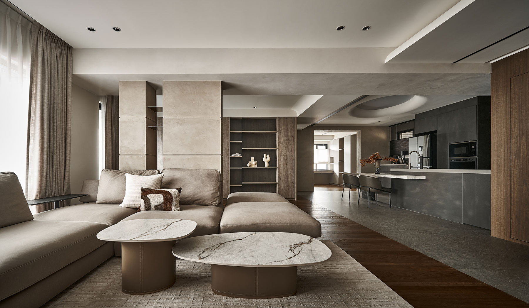 莎若設計_「專訪」柔和光跡在灰調中流轉，敘寫靜謐雅逸韻致！新莊 40 坪深色質感家邸照片2